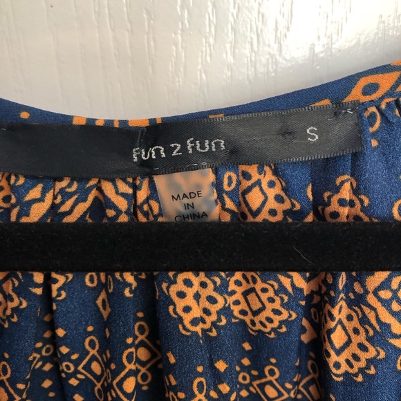 Fun 2 Fun 3/4 Length Blue and Orange Top - Picture 3 of 4